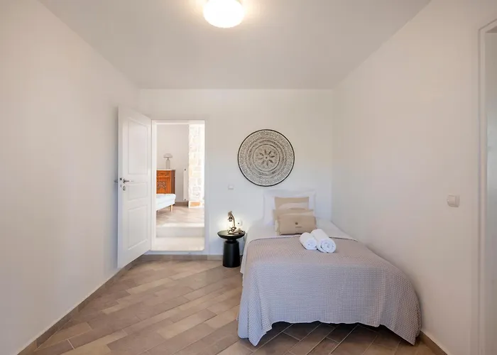 Nyaraló Valeli One *