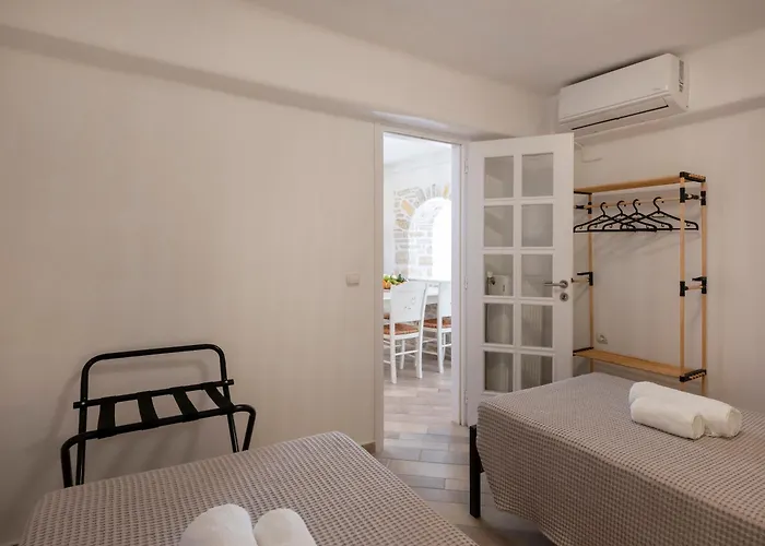 Valeli One Nyaraló Náusza