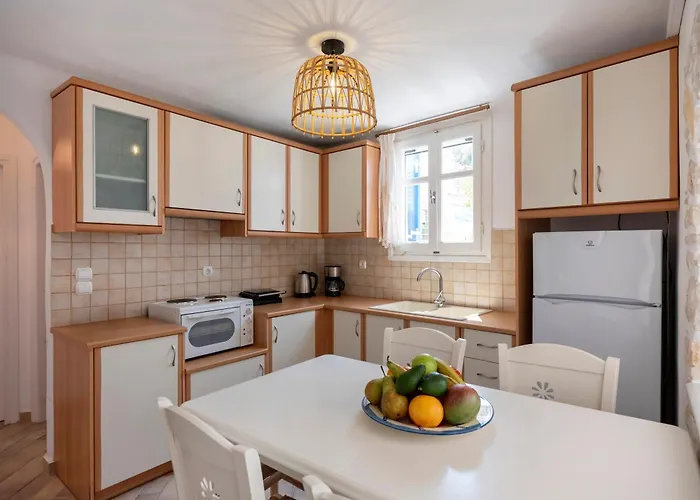 Nyaraló Valeli One Náusza