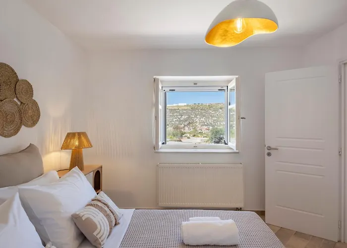 Valeli One נאוסה